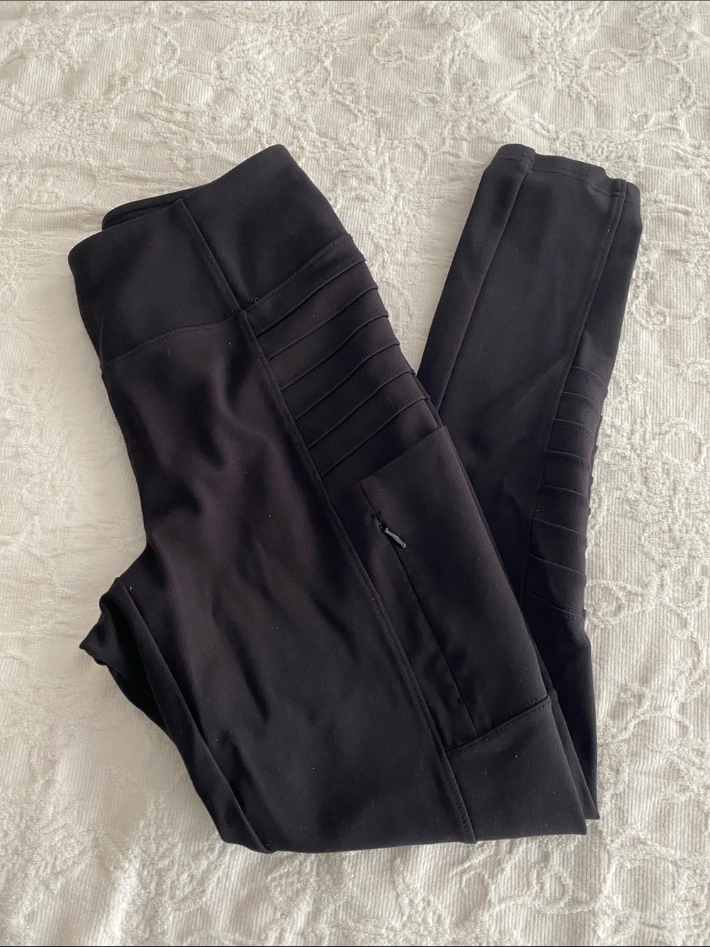 High-Rise Black Performance Leggings with Ribbed Side Detail